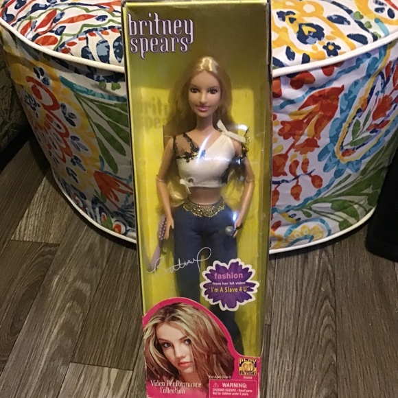 BRITNEY SPEARS PLAY ALONG IM A SLAVE 4 U DOLL(VERY VERY RARE) - Picture 1 of 6